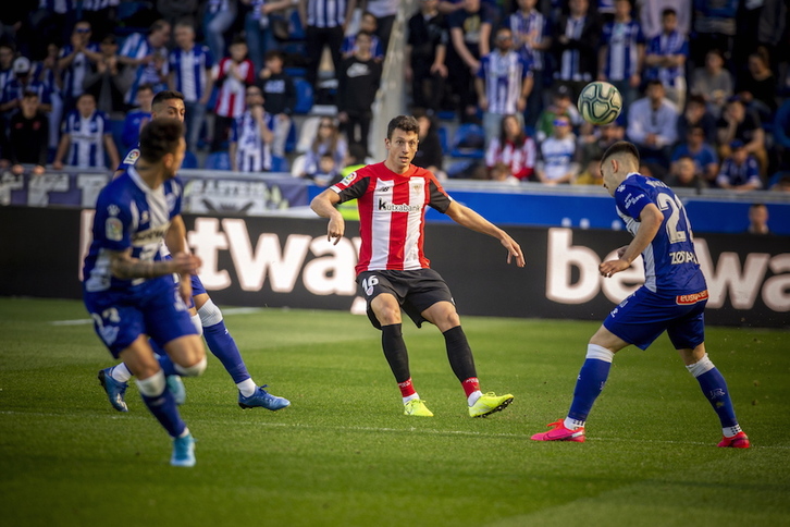 Mikel Vesga en el derbi ante el Alavés. (Jaizki FONTANEDA / FOKU)