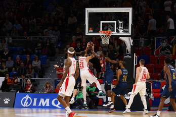 Encuentro de Euroliga del Baskonia frente al Estrella Roja. (Endika PORTILLO / FOKU)