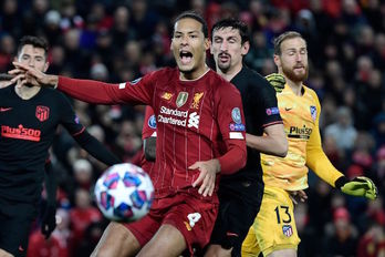 Un lance del partido de Champions entre el Liverpool y el Atlético de Madrid, esta semana. (JAVIER SORIANO / AFP) 