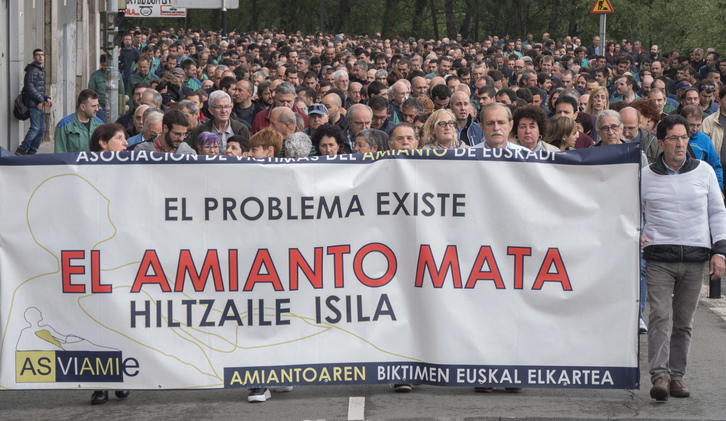 Manifestación de trabajadores de CAF contra el amianto en Beasain. (Andoni CANELLADA | FOKU)