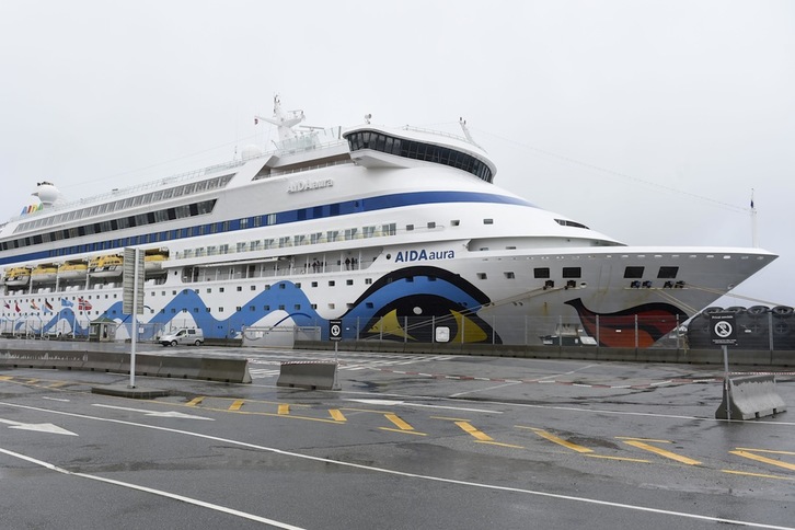 El crucero alemán Aida Aura, el 3 de marzo en el muelle de Haugesund (Noruega). (Marit HOMMEDAL | AFP).