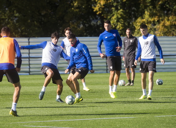 Elizegi en un entrenamiento en Lezama del primer equipo. (Luis JAUREGIALTZO / FOKU)