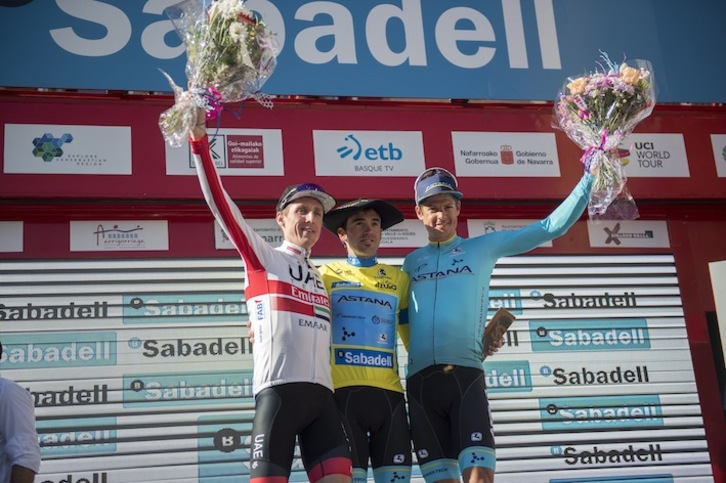Ion Izagirre, Dan Martin y Jakob Fuglsang en el podio de la última Itzulia. (Juan Carlos Ruiz/FOKU)