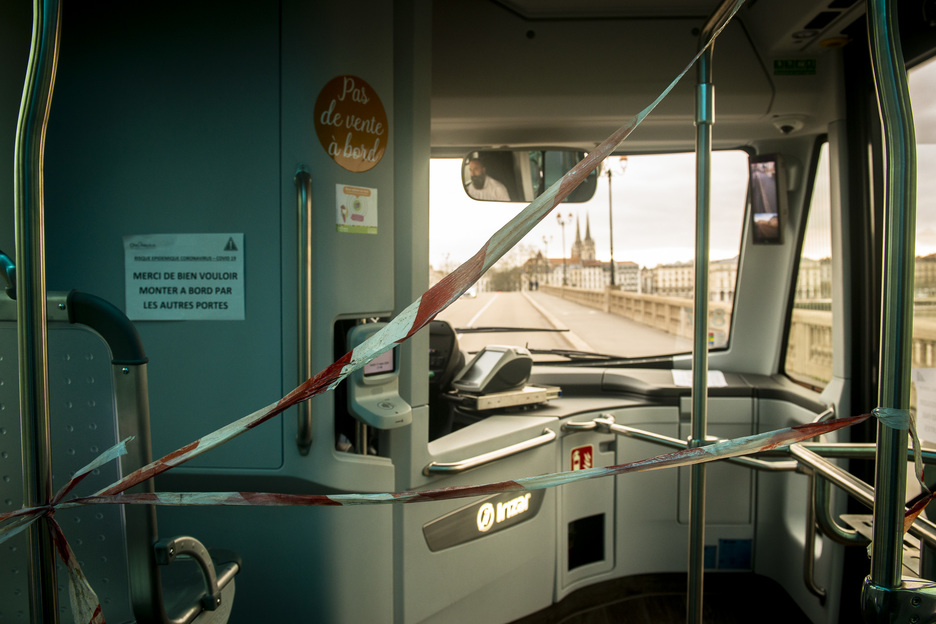 Autobusetan babes neurriak ezarri dituzte. © Guillaume Fauveau 
