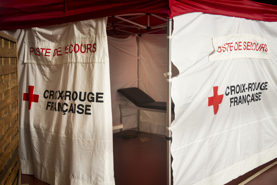 La Croix-Rouge a mis à disposition deux tentes où s'effectueront les consultations. © Guillaume FAUVEAU