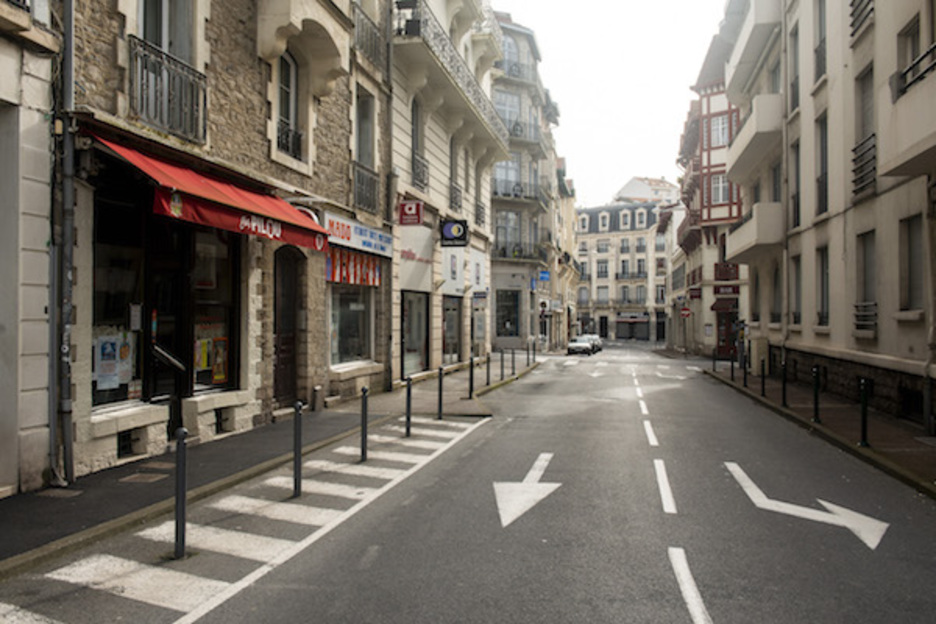 Image d'une rue déserte à Biarritz. ©Guillaume Fauveau