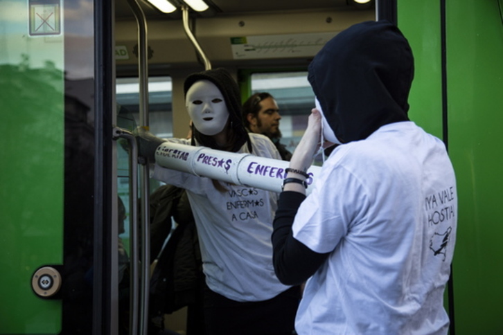 Protesta en favor de la excarcelación de presos enfermos. (Endika PORTILLO/FOKU)