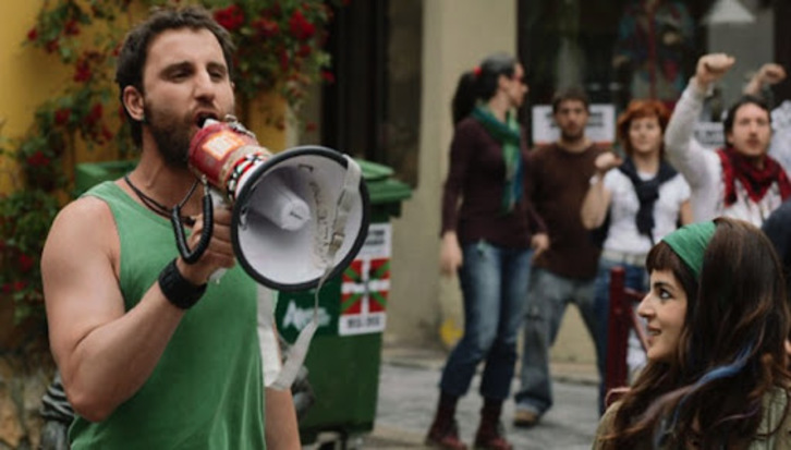 Rovira, caracterizado de «borroka» en «Ocho apellidos vascos».