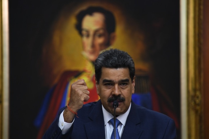 Nicolás Maduro gesticula durante una rueda de prensa en el Palacio Miraflores en febrero. (Yuri CORTEZ / AFP)