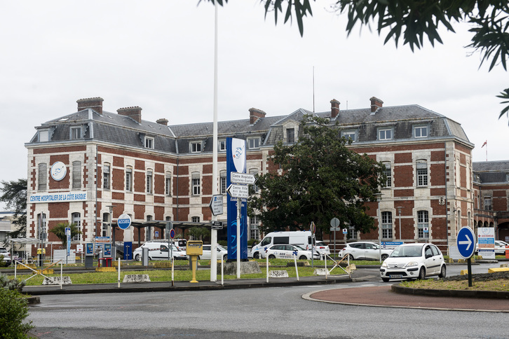 Media docena de pacientes ingresarán en reanimación en el Hospital de Baiona. (Guillaume FAUVEAU)