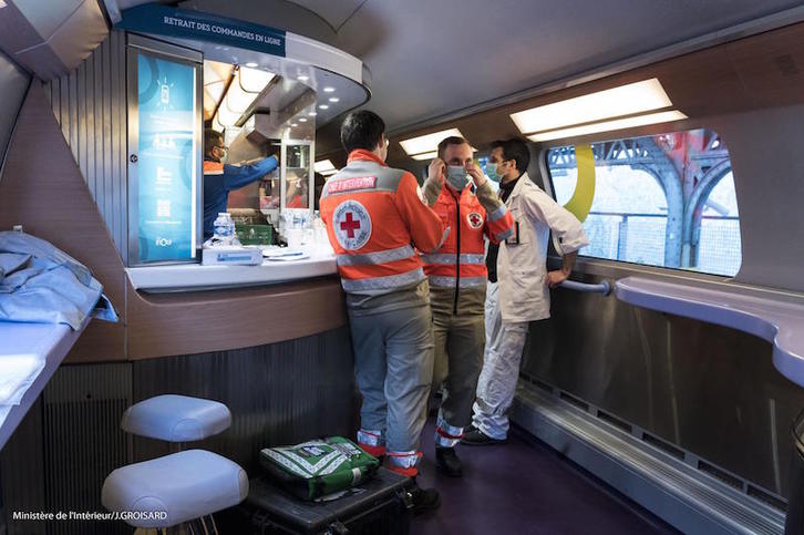 Alsaziatik honelako TGV berezi batean heldu dira gaixorik diren pertsonak. (J. GOILLARD | AFP)