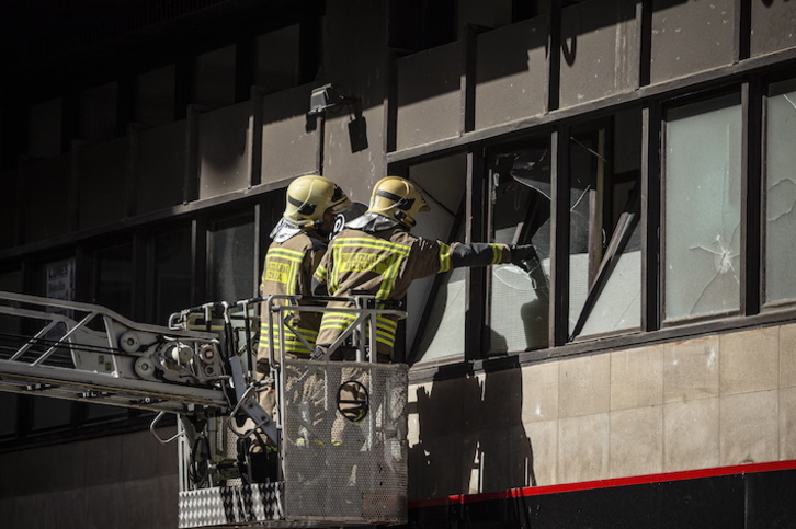 Los bomberos vascos se han implicado para ayudar de manera ejemplar. (Aritz LOIOLA/FOKU)