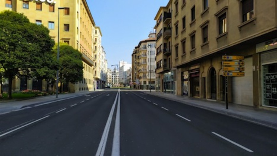 La avenida de Zaragoza, totalmente vacía de coches. (Iñaki VIGOR)