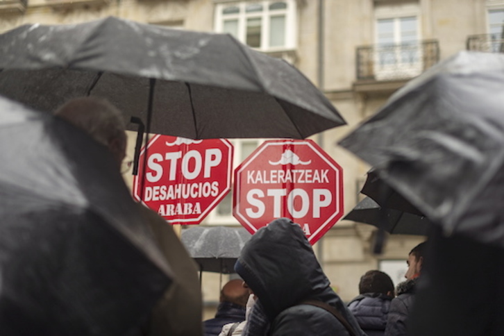 Movilización de Stop Desahucios en Gasteiz. (Jaizki FONTANEDA/FOKU)