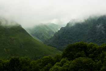 En montagne aussi, les rapaces seront tranquilles pour se reproduire. © Guillaume FAUVEAU