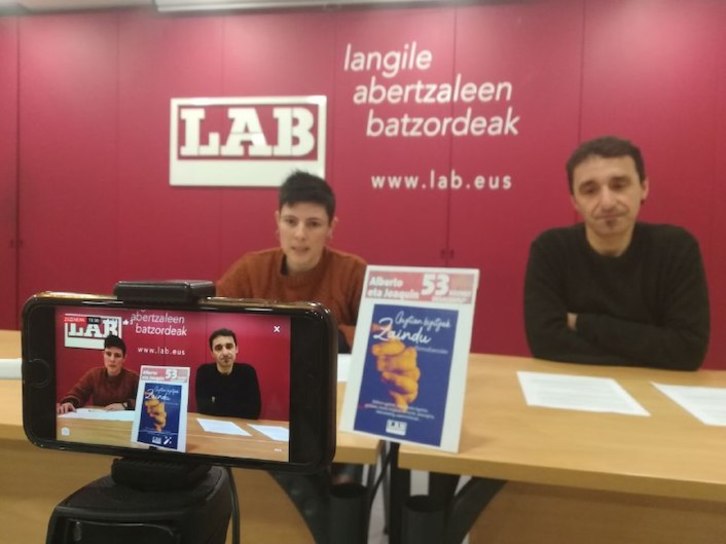 Maddalen Dorador y Gorka Berasategi, responsables de servicios privados y públicos de LAB. (@LABsindikatua)