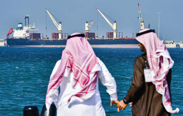 Depósitos de petróleo en el puerto saudí de Ras Al-Jair. (Giuseppe CACACE/AFP)