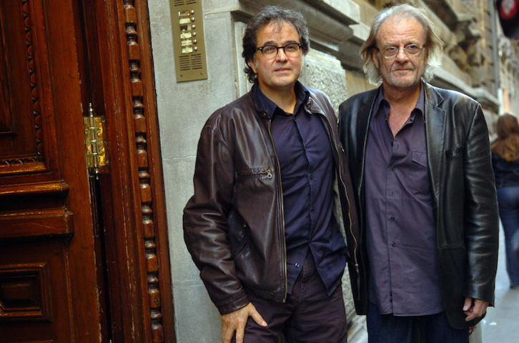 Luis Eduardo Aute, junto a Ruper Ordorika en una visita a Bilbo en 2008. (Marisol RAMÍREZ/FOKU)