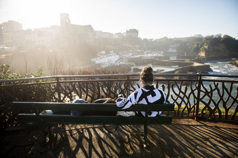 Arrêt minute sur les bancs publics