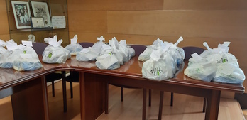 Kits solidarios repartidos por el Ayuntamiento de Asparrena. (AYUNTAMIENTO DE ASPARRENA)