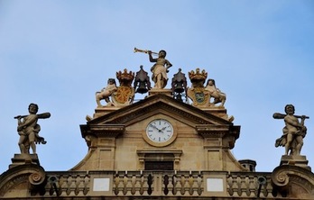 El Ayuntamiento de Iruñea ha habilitado tres teléfonos para casos urgentes de desprotección en festivos.