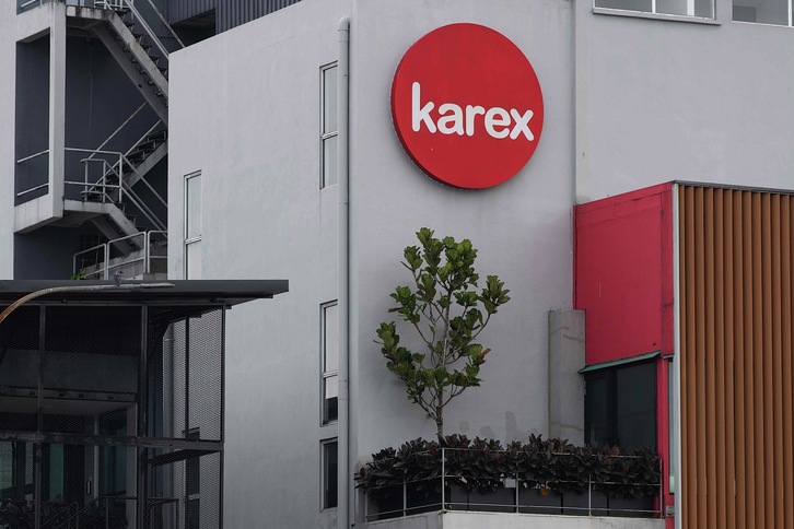 La compañía Karex de Malasia es la mayor fabricante de condones. (Mohd RASFAN/AFP) 