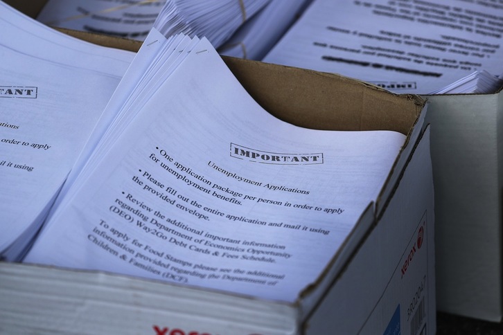 Más de 16 millones de estadounidenses han rellenado el impreso de solicitud de subsidio de desempleo. (Joe RAEDLE / AFP PHOTO)
