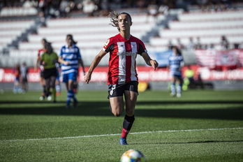 Ane Azkona en el partido ante el Deportivo al inicio de esta temporada. (Aritz LOIOLA / FOKU)