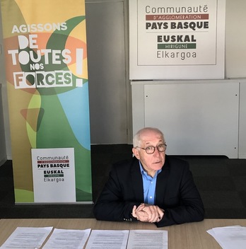 Jean-René Etchegaray en la sede de la Mancomunidad Vasca, durante la rueda de prensa. (NAIZ)
