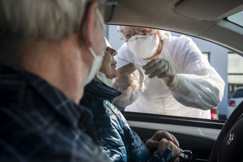 En plus du drive, le laboratoire Ax Bio Océan effectue des tests dans les Ehpad. © Guillaume FAUVEAU
