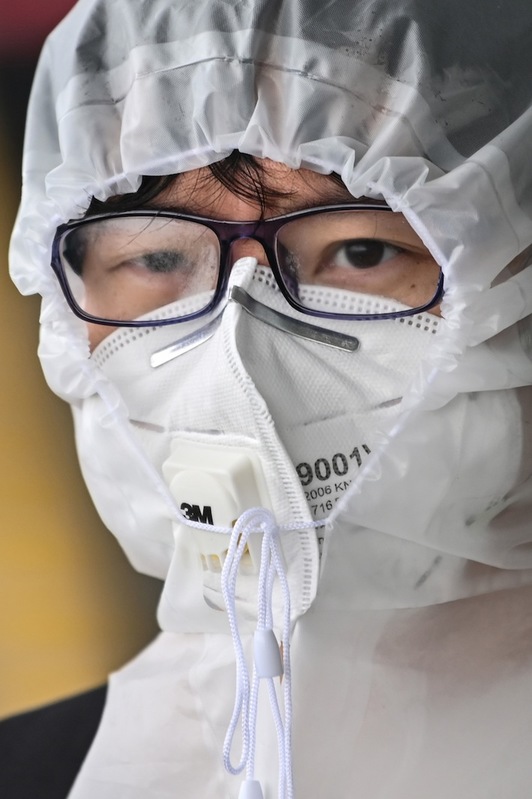 «Si no se usan las mascarillas, no se podrá controlar la pandemia», afirman los expertos epidemiólogos de Wuhan. (Héctor RETAMAL / AFP PHOTO)