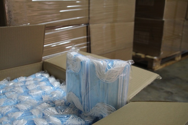 EAEra 494.000 maskara iritsi dira, eta Nafarroara, 146.000 (GARA)