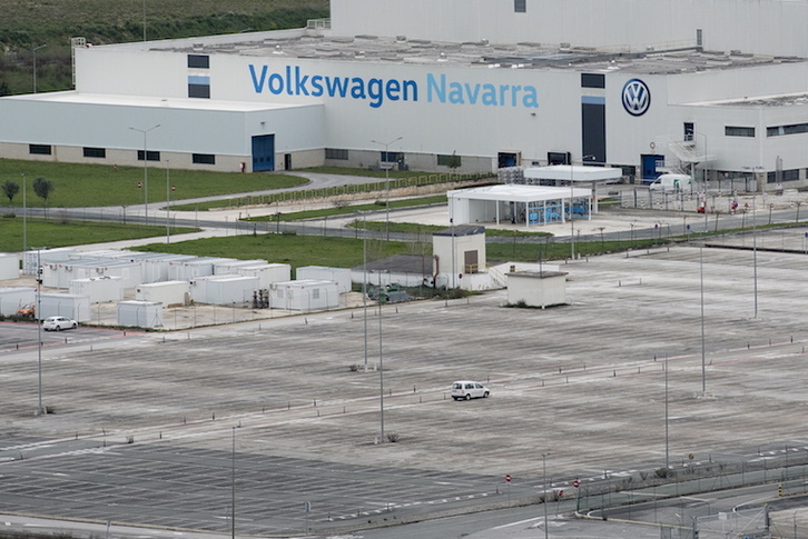 Dirección y mayoría del comité de empresa han firmado el convenio de VW Nafarroa hasta 2023. (Iñigo URIZ/FOKU)