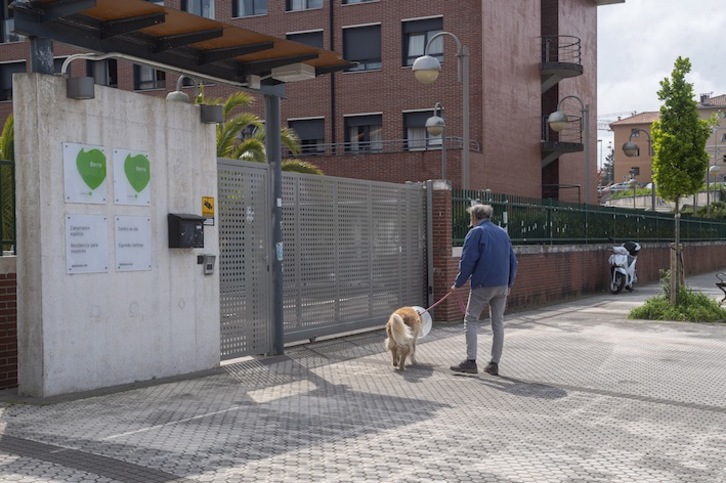 Altzako Berra egoitzan testak egin dizkiete egoiliar zein langile guztiei. (Marisol RAMIREZ/FOKU)