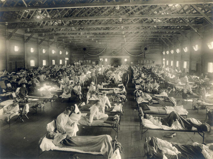 1918ko gripe pandemiaren aurkako behin-behineko ospitale bat Kansasen (AEB). (N.A. USA)