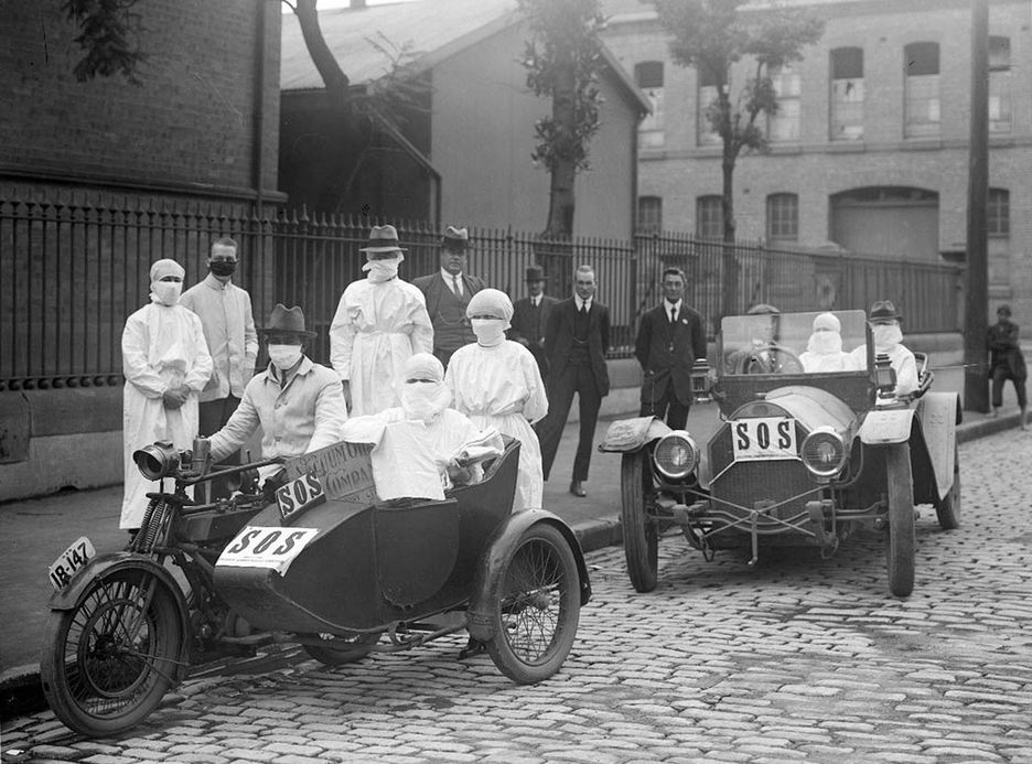 Voluntarios en vehículos de socorro en 1918. (N.A. USA)