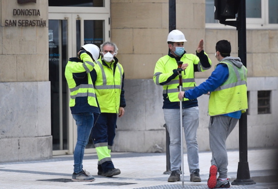 Trabajadores en Donostia. (Gorka RUBIO/FOKU)