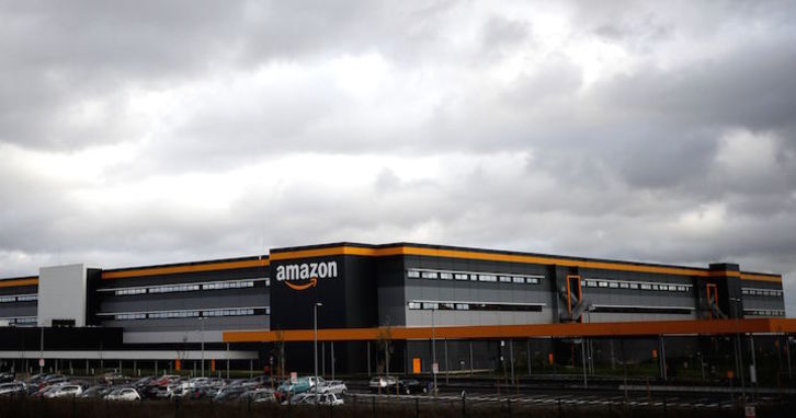 Centro de distribución de Amazon al sur de París. (Thomas SAMSON/AFP)