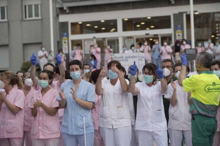 Profesionales sanitarios del Hospital Donostia. (Juan Carlos RUIZ / FOKU)