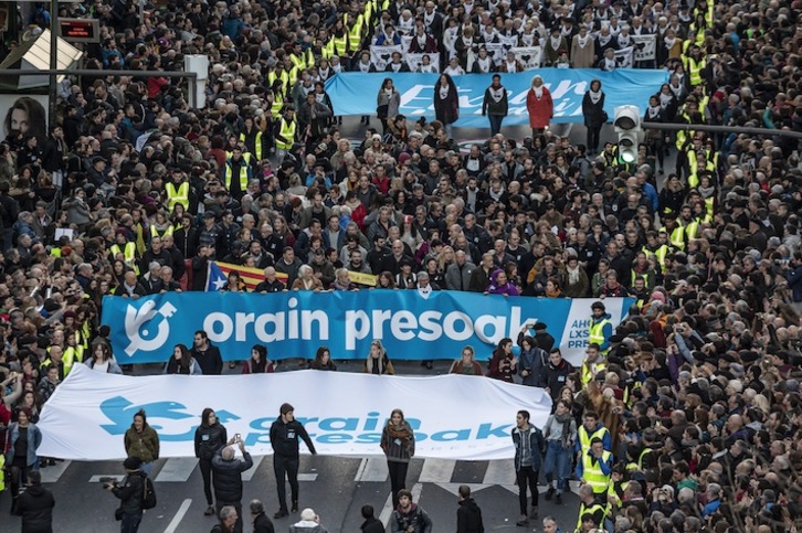 Imagen de la manifestación a favor de los derechos de los presos políticos vascos celebrada en Bilbo. (Aritz LOIOLA/FOKU)