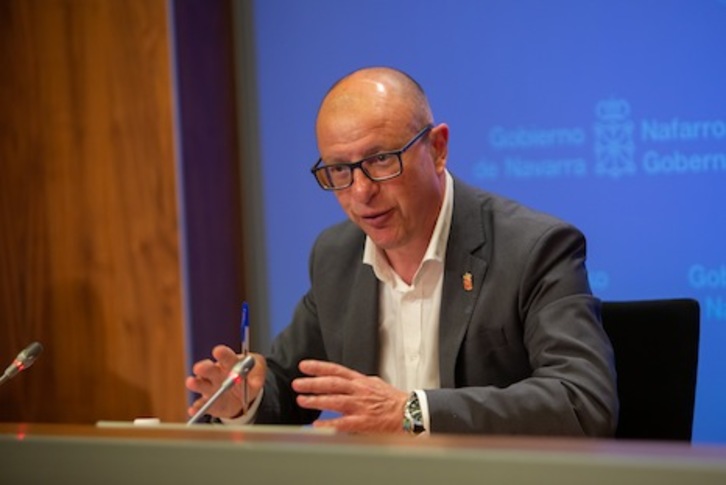 El consejero Gimen ha anunciado que tiene previsto distribuir el alumnado desfavorecido entre los centros.(GOBIERNO DE NAFARROA)