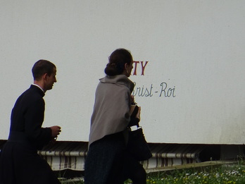 Un témoin a pris des clichés d'une messe célébrée le 29 mars denrier à Etcharry, malgré l'interdiction de tout rassemblement religieux en raison du coronavirus.