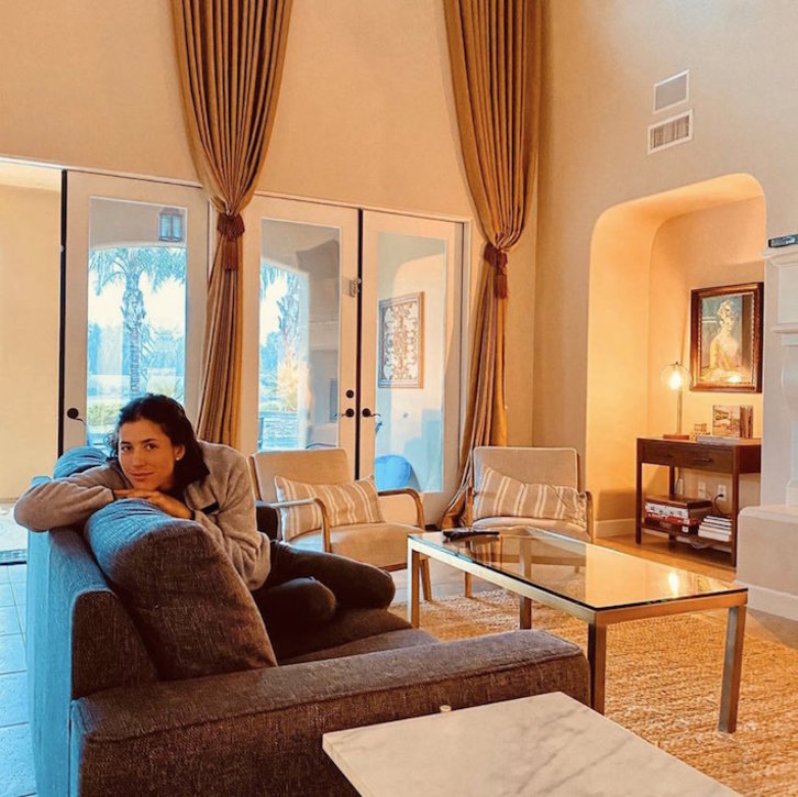 Garbiñe Muguruza, en el salón de su casa. (GARBIÑE MUGURUZA)