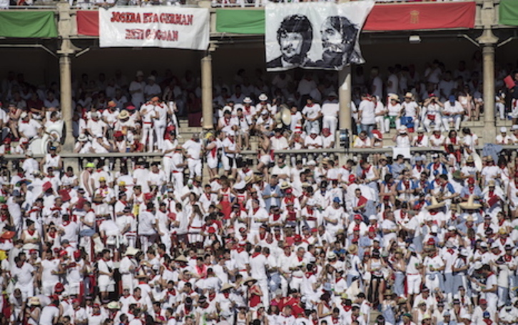 Las peñas sanfermineras se quejan de no haber sido tenidas en cuenta por el gobierno municipal de UPN. (Jagoba MANTEROLA/FOKU)