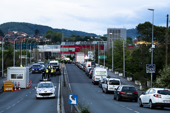 Bouchons à la frontière, pont saint-jacques, coronavirus. © Guillaume FAUVEAU
