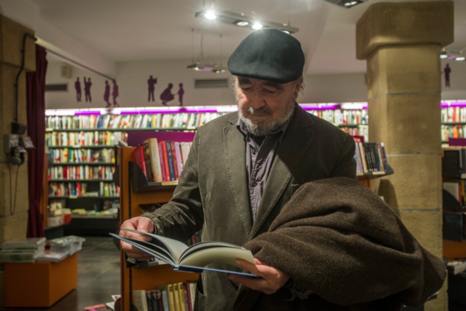 Presentación del libro compuesto por poemas de Mikel Laboa y dibujos de Zumeta (2013). (Jon URBE / FOKU)