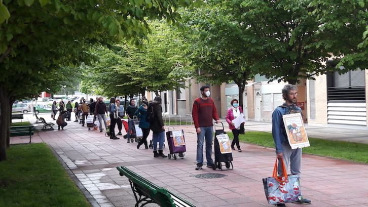 Konfinamendu garaian Eskubideen Kartak Iruñean egin zuen ekintza sinbolikoetako bat. (@EskubideenKarta)