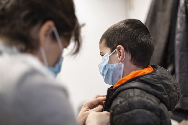 Las mascarillas están recomendadas también para los niños en su salida desde este domingo. (Endika PORTILLO/FOKU) 