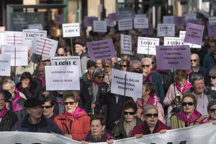 Gasteizko pentsiodunen manifestazioa, joan den otsailean. (Juanan RUIZ/FOKU)