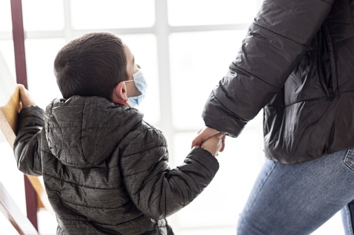 Haurrak kalera aterako dira bihar, igandea, aspaldiko partez. (Jon URBE/FOKU)